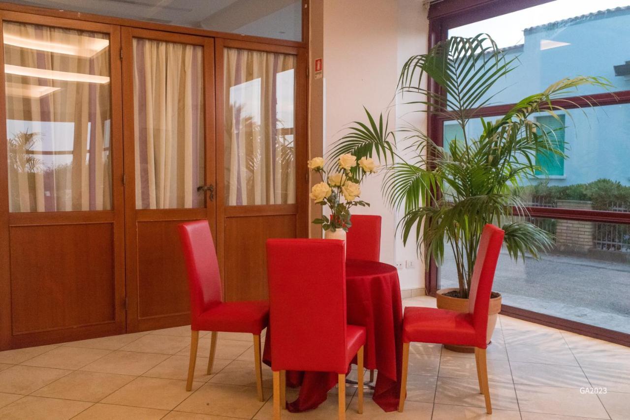 בלריה-איגאה מרינה Hotel Spiaggia Villa Paola מראה חיצוני תמונה
