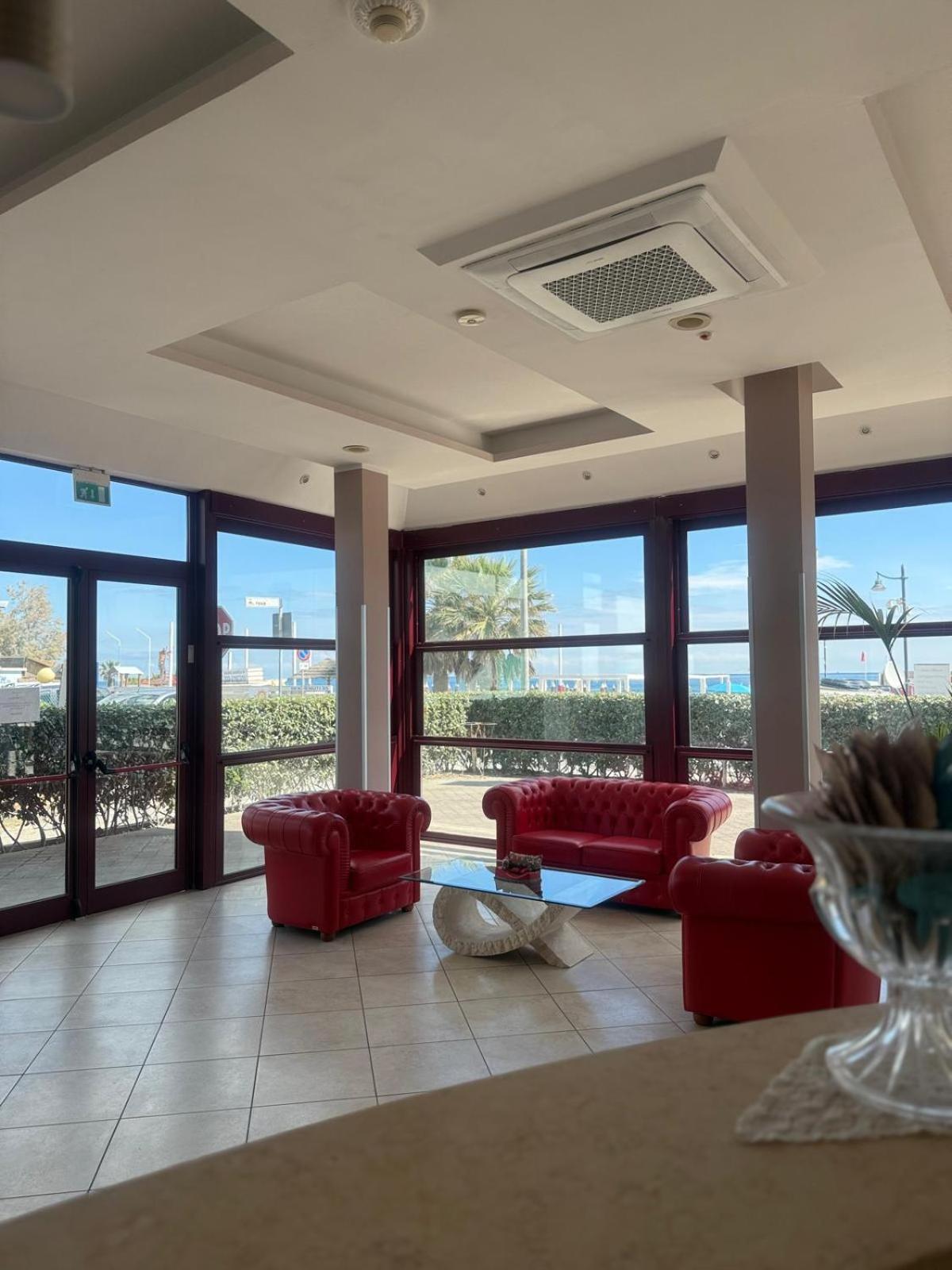 בלריה-איגאה מרינה Hotel Spiaggia Villa Paola מראה חיצוני תמונה