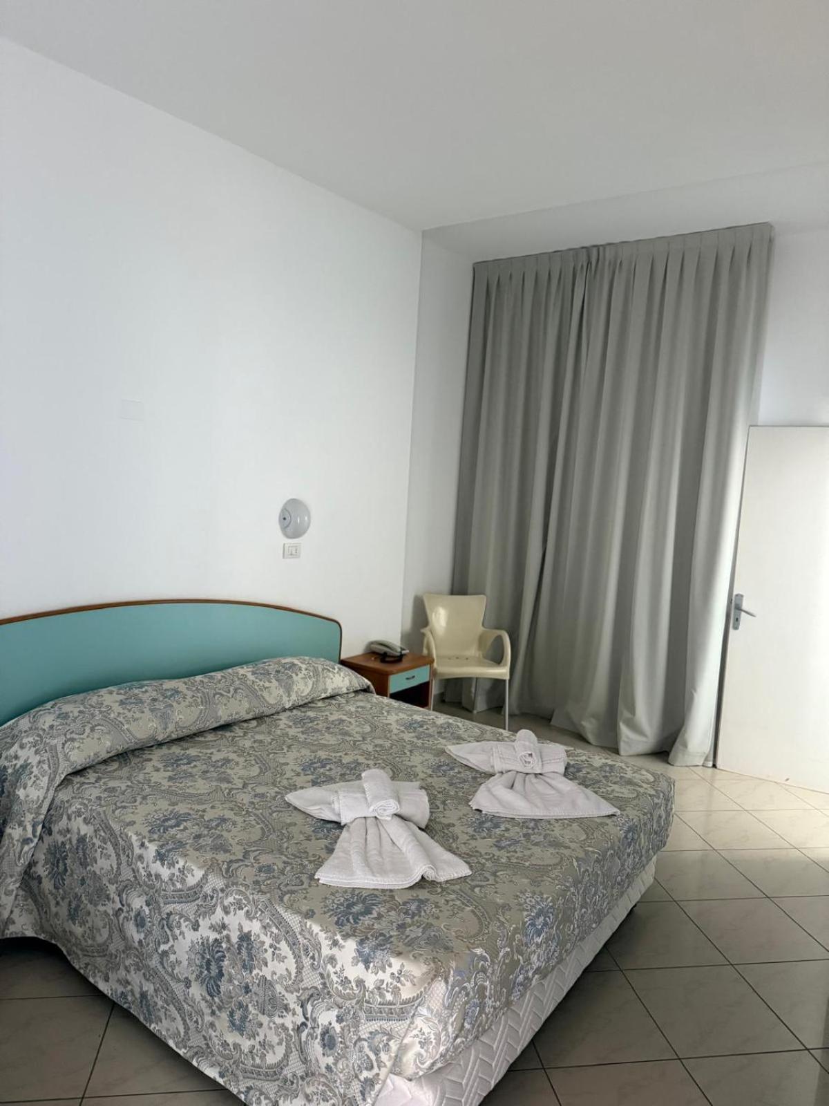 בלריה-איגאה מרינה Hotel Spiaggia Villa Paola מראה חיצוני תמונה
