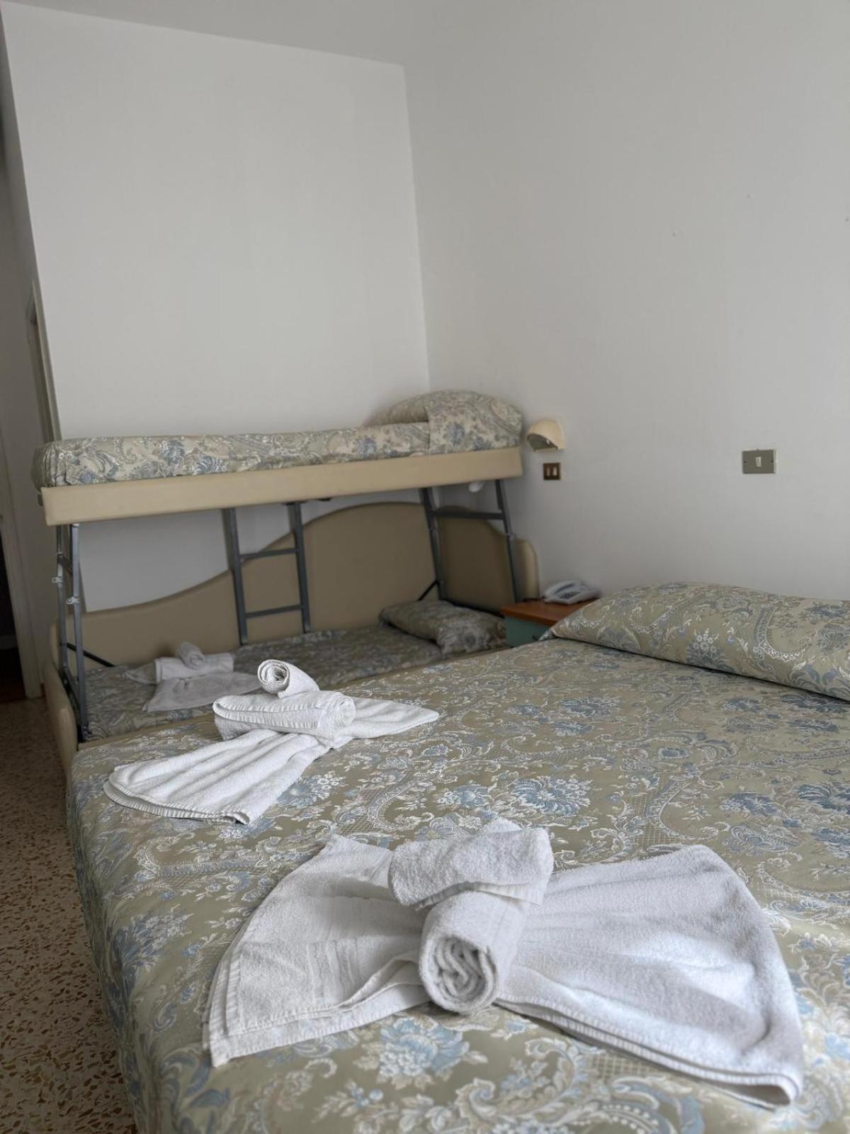 בלריה-איגאה מרינה Hotel Spiaggia Villa Paola מראה חיצוני תמונה