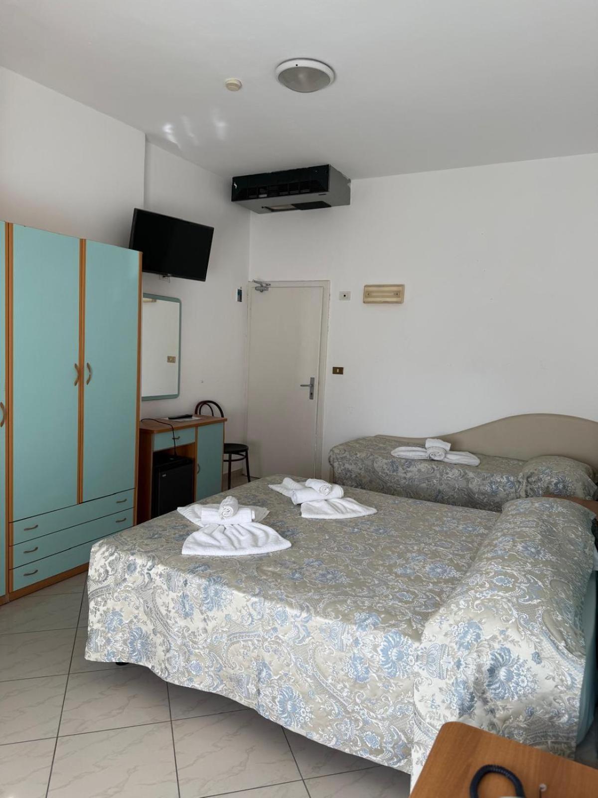 בלריה-איגאה מרינה Hotel Spiaggia Villa Paola מראה חיצוני תמונה